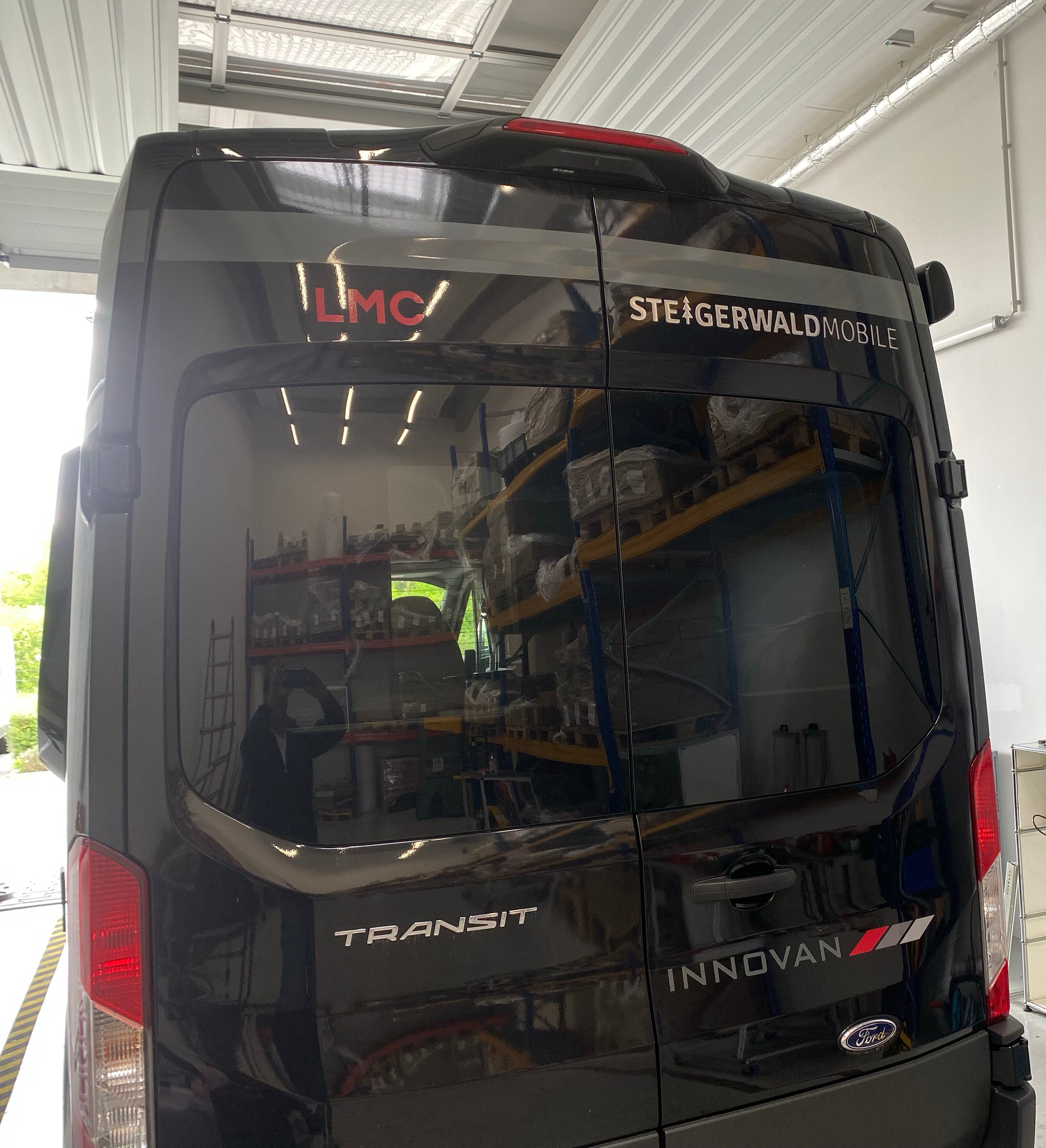 Rear pull-out 2 tiers LMC INNOVAN 590