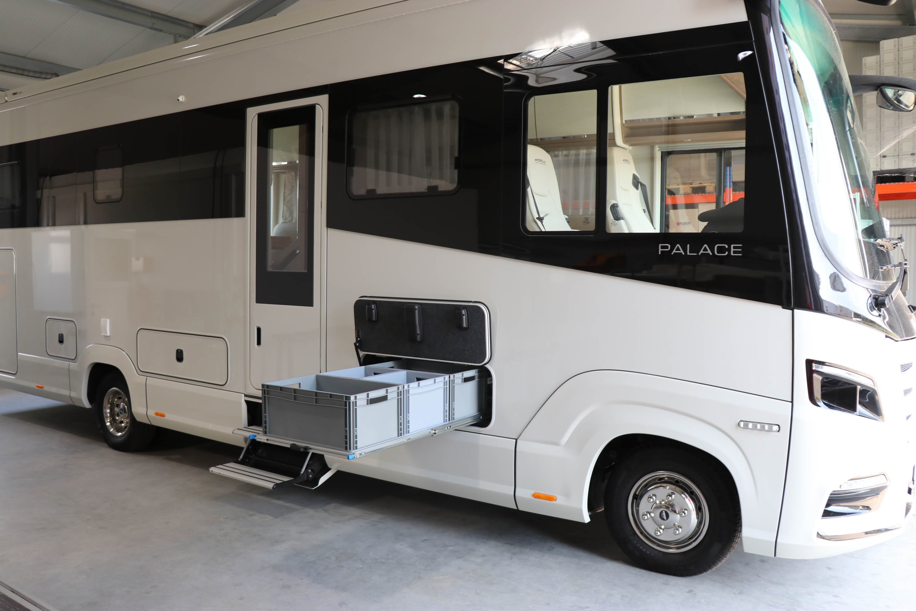 Raised floor pull-out 800mm x 600mm