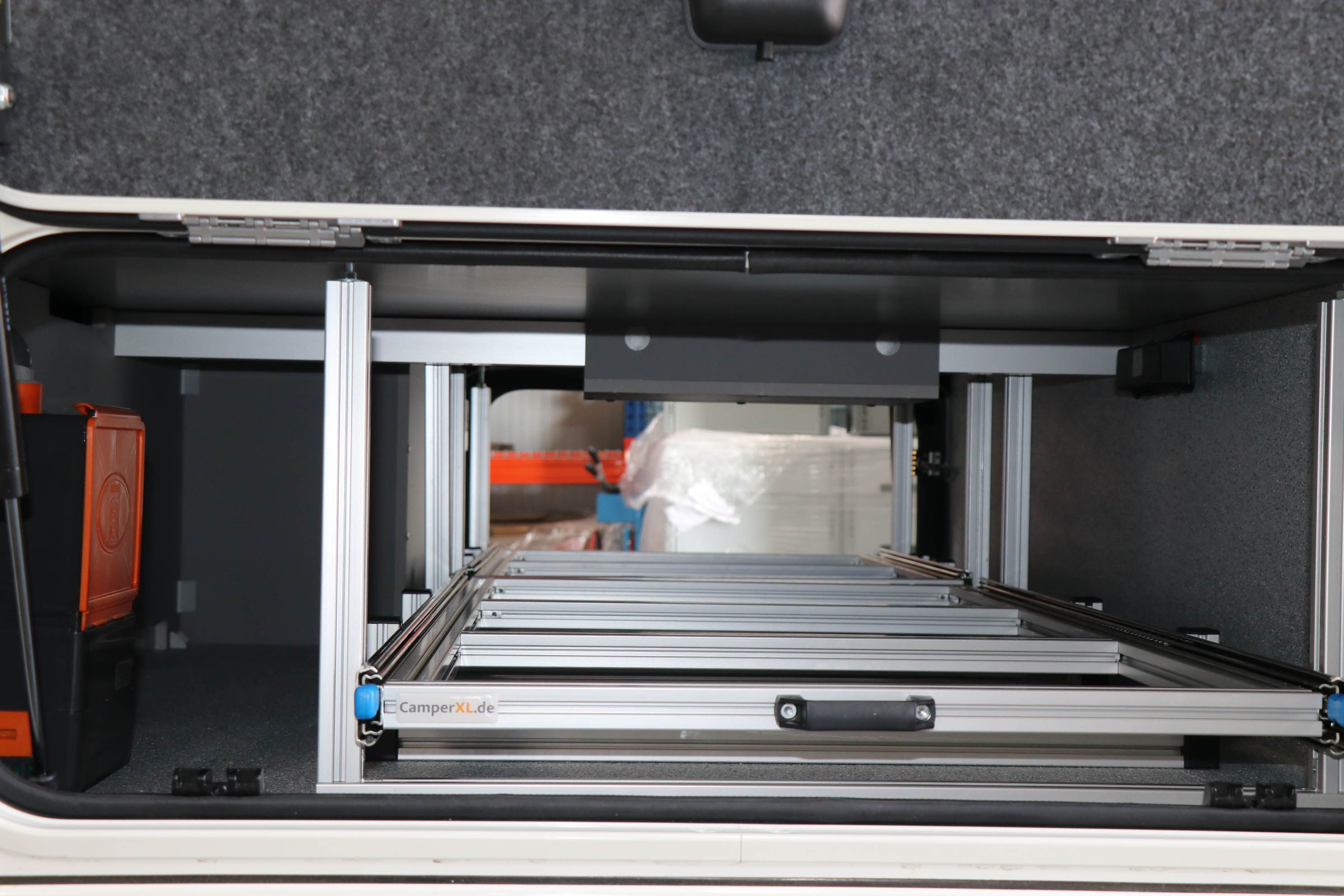 Raised floor pull-out 800mm x 600mm