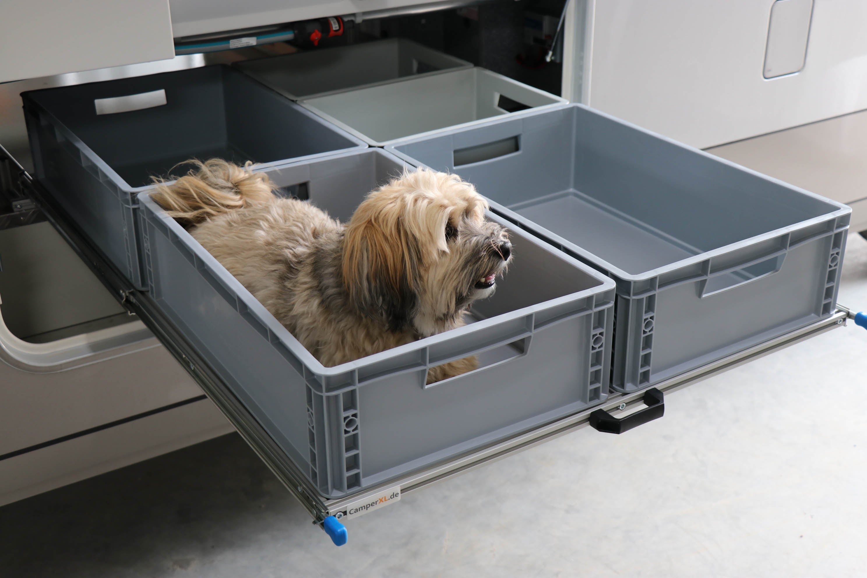 Raised floor pull-out 800mm x 600mm