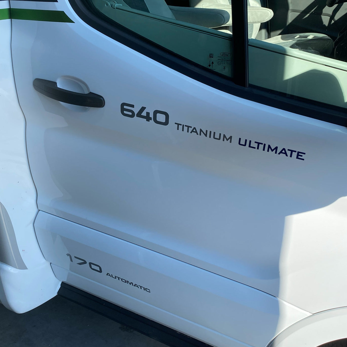 Chausson 640 étagère pour camping-car avec tiroirs