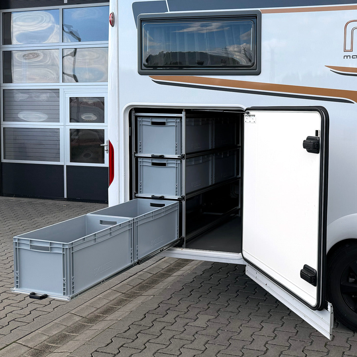 Malibu Kastenwagen mit dreistöckigem Regalsystem und Vollauszug zur optimalen Stauraumnutzung