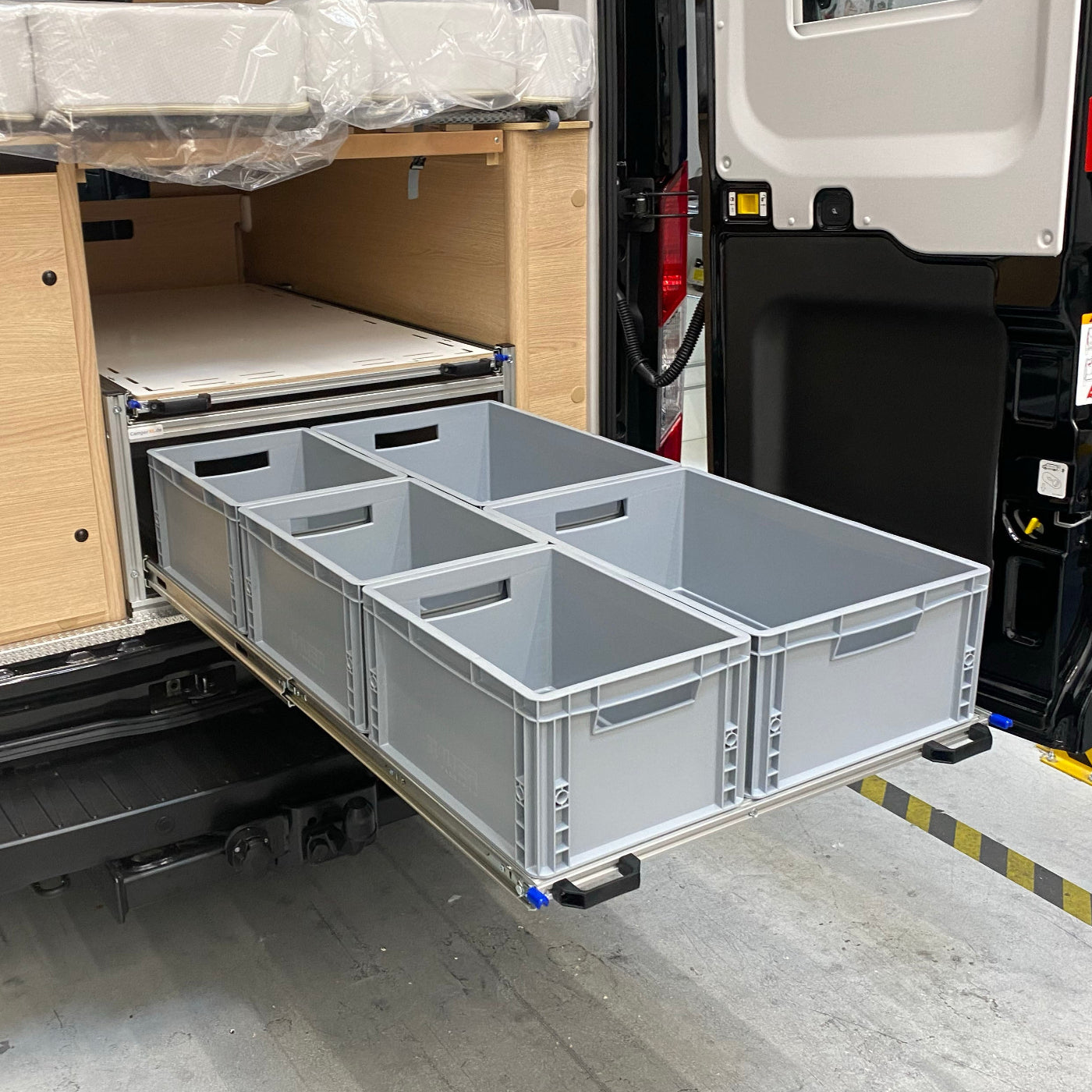 Unterer Eurobox-Auszug im Cliff 590 ordentlich bestückt